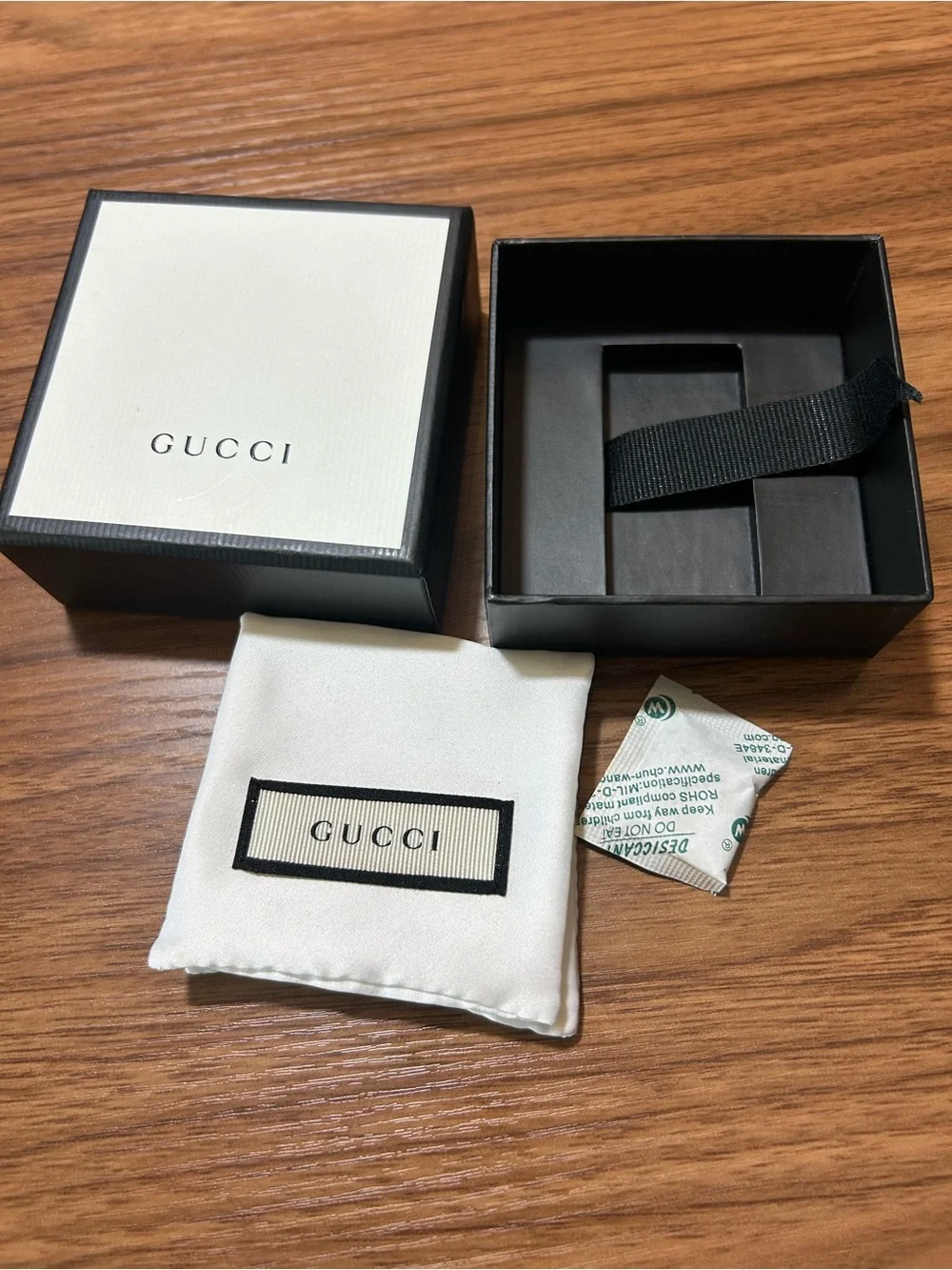 Gucci ring/ jewelry retail box with satin Pouch